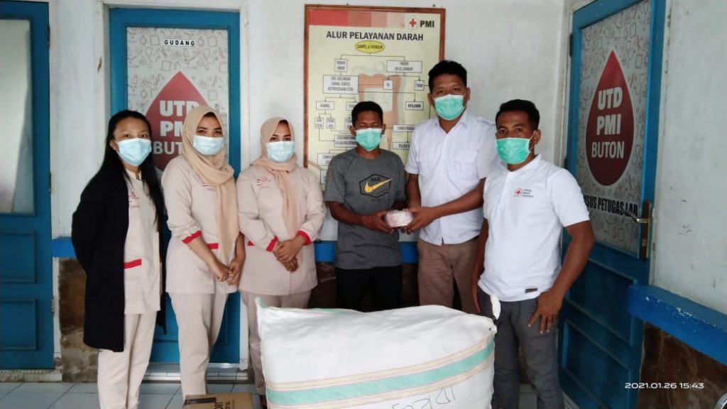 Komunitas Pemuda Siompu Kirim Bantuan ke Sulbar Melalui PMI Buton