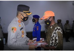 Temukan Inventaris Milik Dinas, Kapolres Buton Berikan Penghargaan