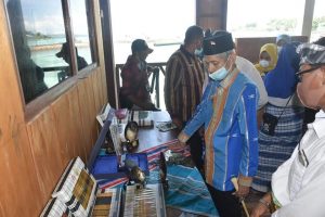 Walikota Baubau, Kunjungi Kampung Tenun di Kelurahan Sulaa