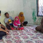 Ketua DPRD Kota Baubau Kunjungi dan Berikan Bantuan kepada Nur Aprilia Bocah Kelainan Usus