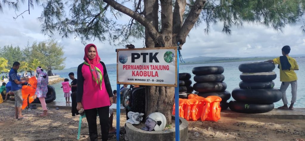 Permandian Tanjung Kaobula, Berenang Sambil Menikmati Panorama Laut