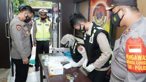 Seluruh Anggota Polres Baubau Lakukan Pemeriksaan Test Urine Secara Mendadak