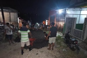 Tanpa Bantuan, Warga Perumahan Asri Wijaya II Patungan Beli Aspal dan Perbaiki Jalan