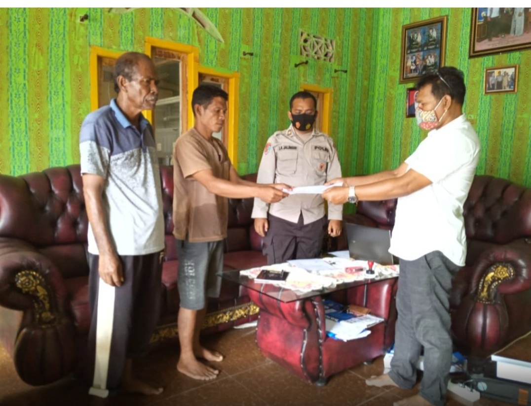 Cuaca Buruk, Perahu Milik Warga Lapandewa Terdampar di Desa Bajo Bahari Buton