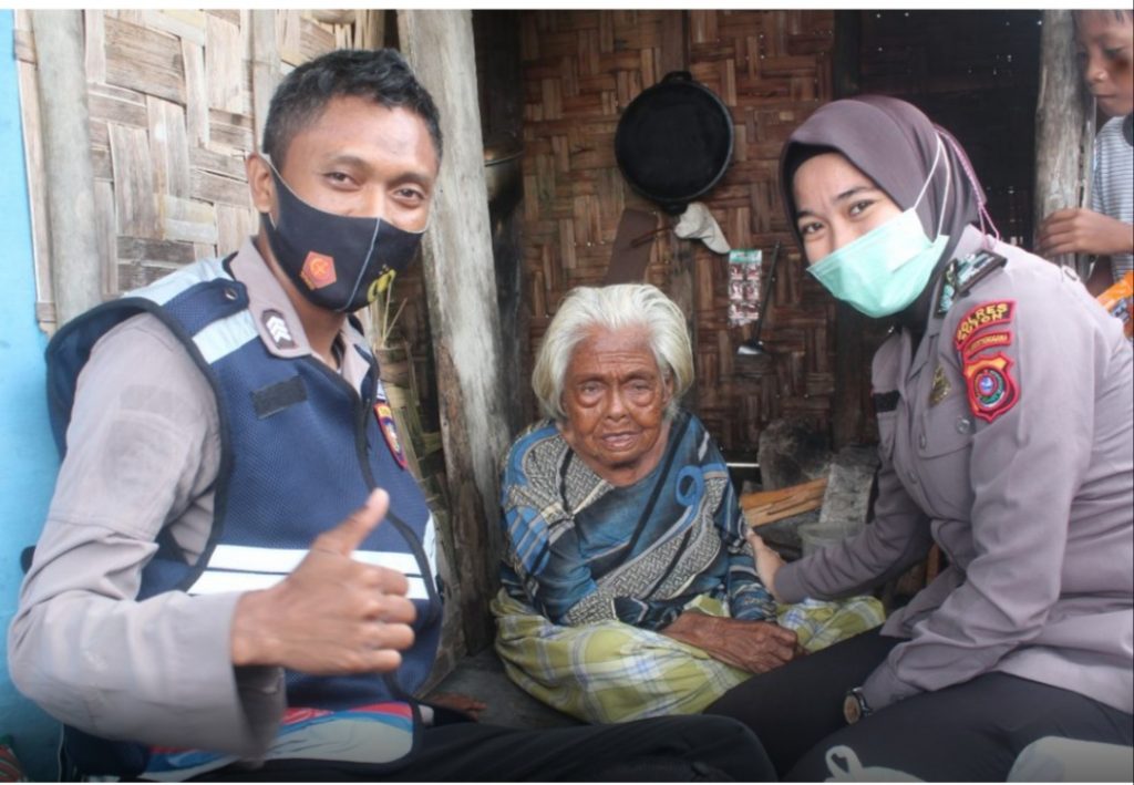 Prihatin Pada Warga Binaannya, Bhabinkamtibmas di Lasalimu, Buka Donasi Untuk Nenek Wahuna