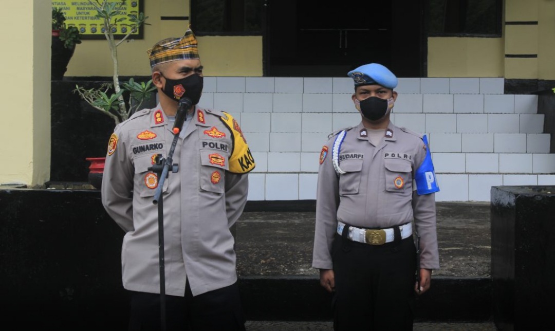 Kapolres Buton Wajibkan Anggota Gunakan Kampurui Hari Jumat