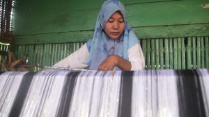Ditengah Pademi Covid 19, Usaha Kain Tenun di Baubau Kembali Menggeliat