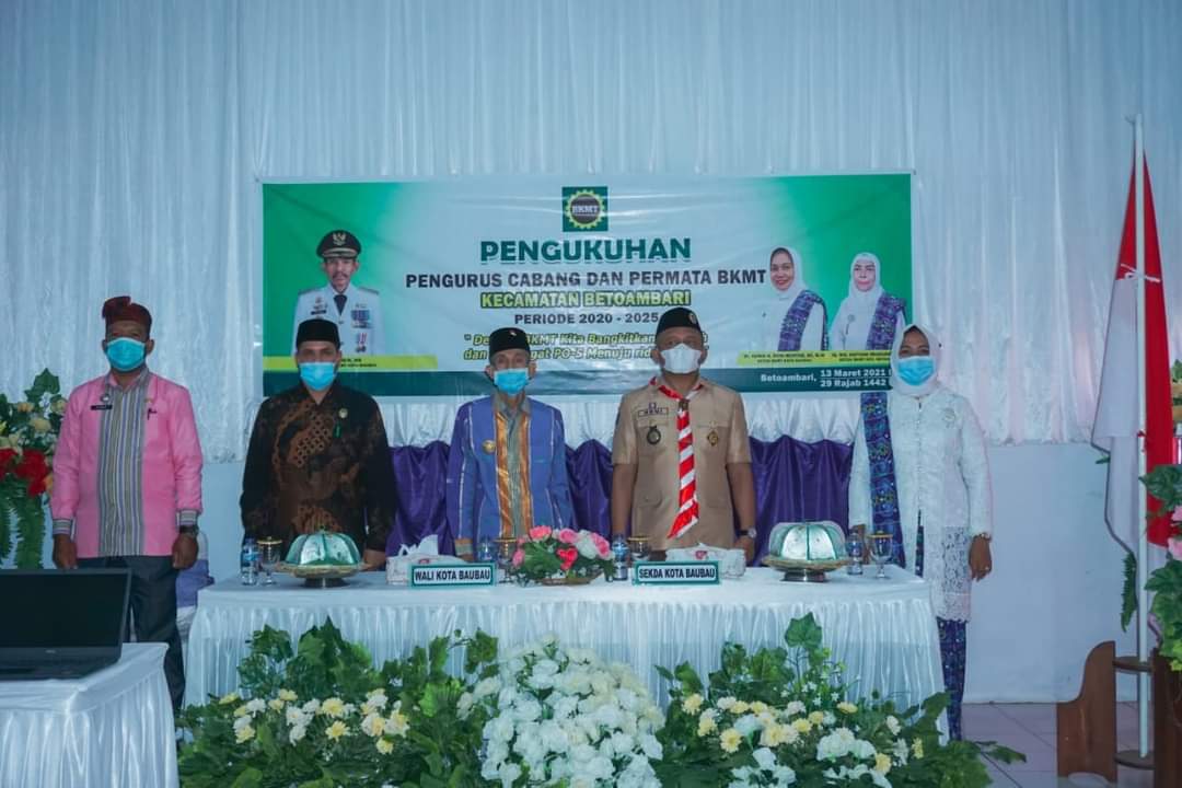Wali Kota Baubau Kukuhkan BKMT Enam Kecamatan