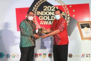 Gubernur Sultra Ali Mazi Terima Penghargaan The Best Governor