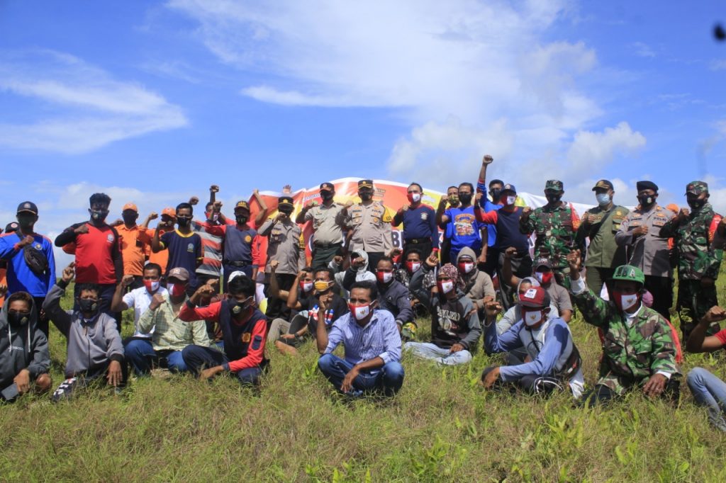 Cegah Kebakaran Hutan, Polres Buton dan Instansi Terkait Pasang Spanduk Himbauan