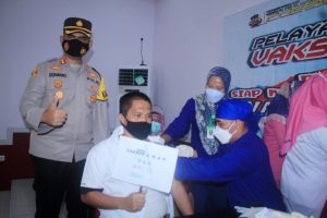 Anggota Polres Buton Mulai Jalani Vaksinasi Tahap Pertama