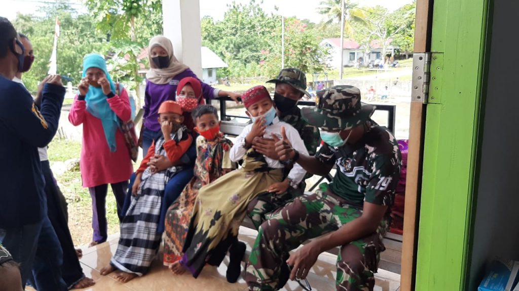 TMMD Ke 110, TNI Lakukan Sunatan Massal di Dua Desa