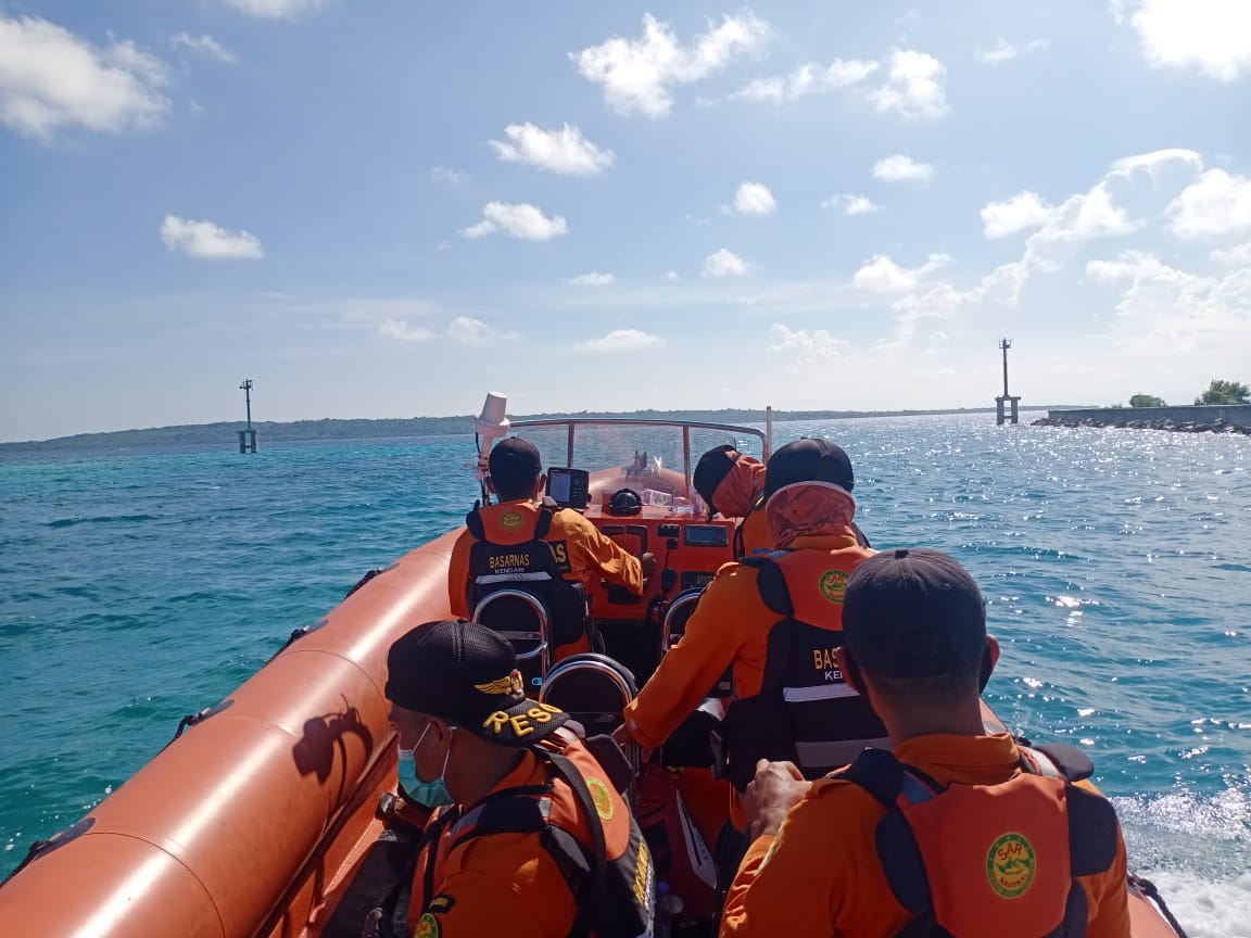 Tim SAR Wakatobi memulai pencarian pada korban, Sabtu (13/03/2021).