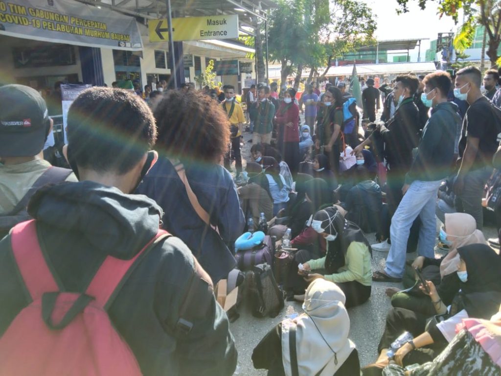 Tak Punya Biaya Tiket, Polres Baubau dan KKP Bantu Ratusan Anggota HMI Ke Surabaya Melalui Kapal Pelni