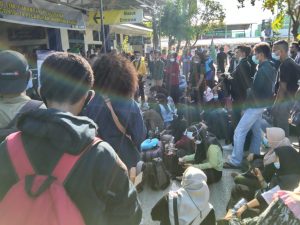 Tak Punya Biaya Tiket, Polres Baubau dan KKP Bantu Ratusan Anggota HMI Ke Surabaya Melalui Kapal Pelni