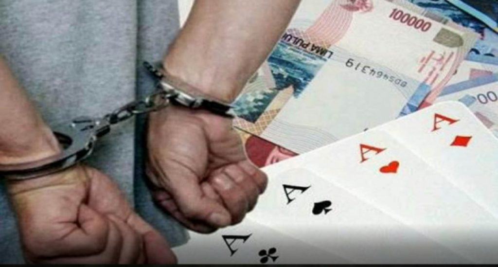 Oknum Pejabat Kantor Pos Kapontori Kedapatan Bermain Judi