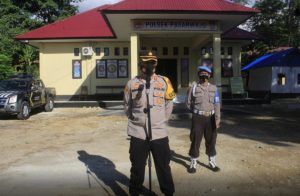Kapolres Pimpin Apel Pagi di Mapolsek Pasarwajo