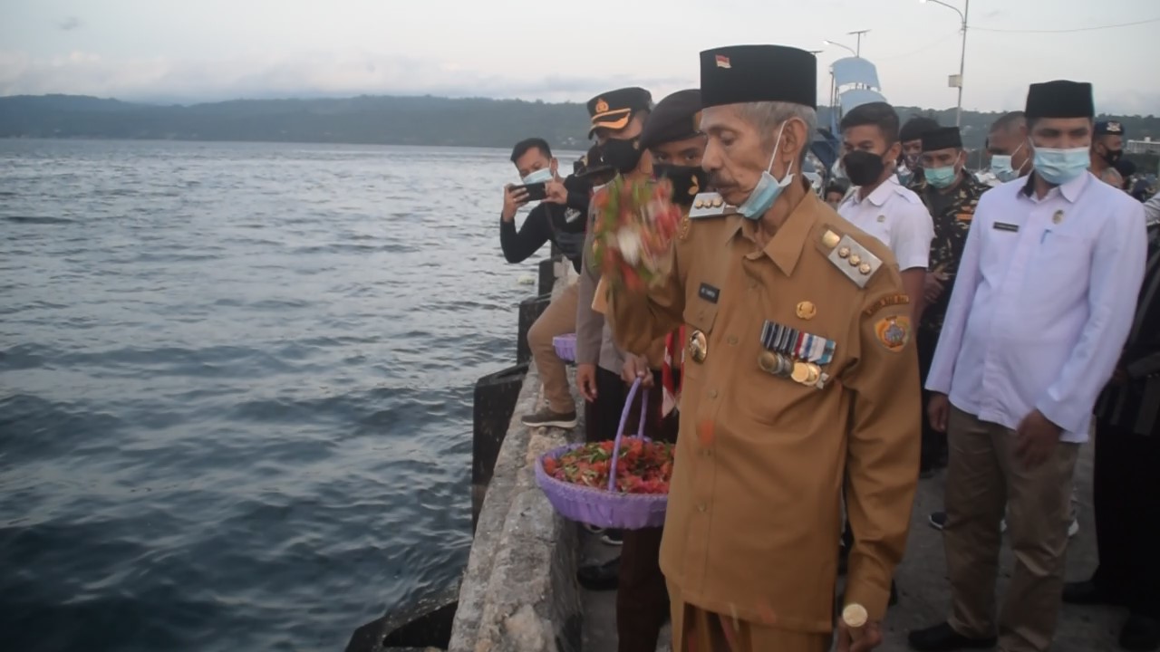Gelar Upacara Tabur Bunga, AS Tamrin: KRI Nanggala 402 Punya Kenangan dan pernah Singgah Di Baubau
