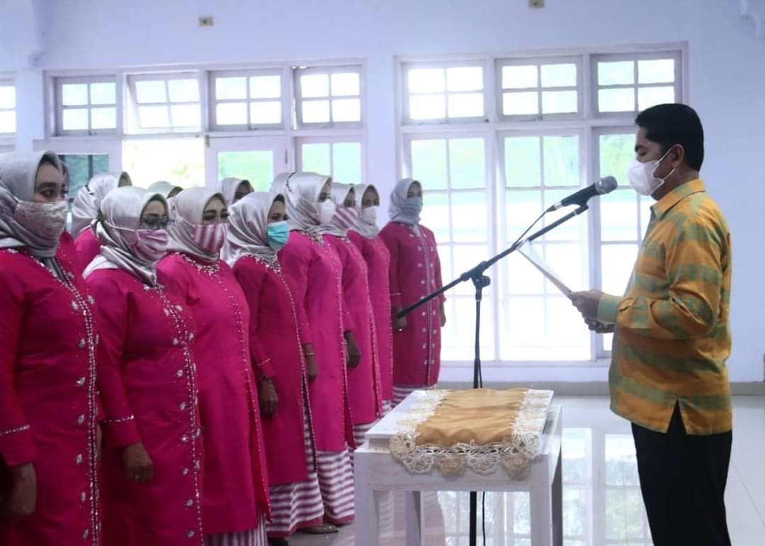 Bupati Buton Kukuhkan Padus Gema Suara Takawa