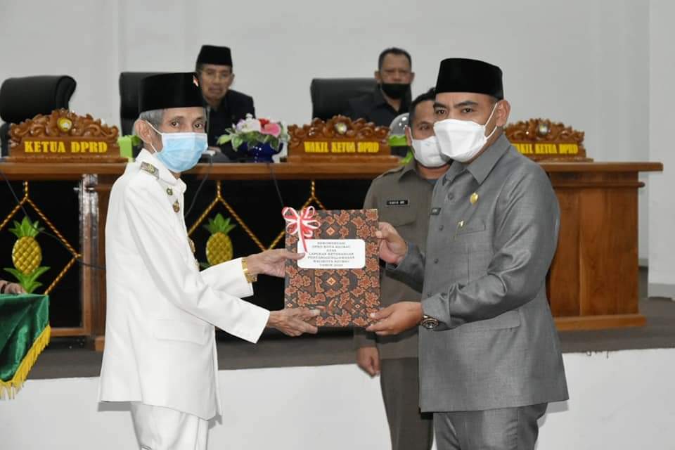 Hadiri Rapat Paripurna DPRD, Wali Kota Baubau Komitmen Implementasikan Konsep PO-5