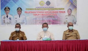 Sekda Baubau Tekankan Pentingnya Pengembangan Produk Lokal