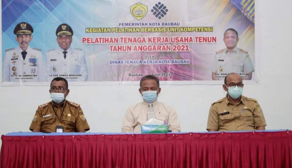 Sekda Baubau Tekankan Pentingnya Pengembangan Produk Lokal