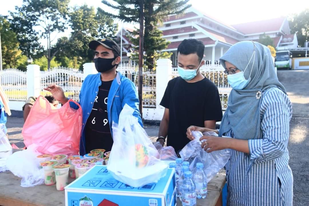 Semarak Ramadhan, Pemkab Buton Berbagi Takjil