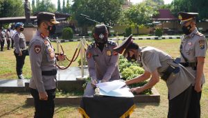 AKBP Rio Tangkari Pimpin Sertijab Perwira Utama Dan Kapolsek Polres Baubau