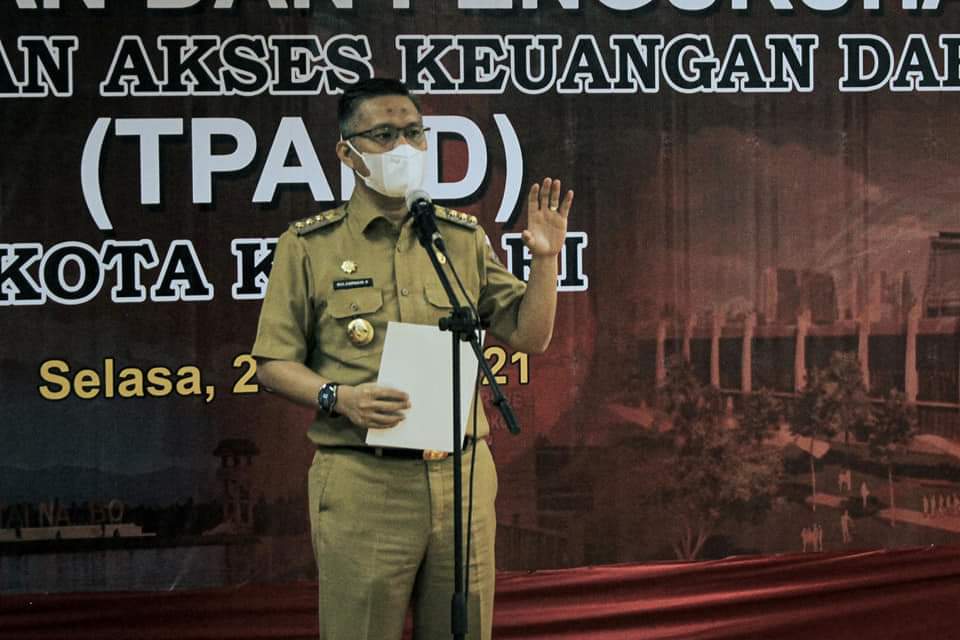 Lantik TPAKD, Wali Kota Kendari Tekankan Pentingnya Literasi Keuangan Masyarakat