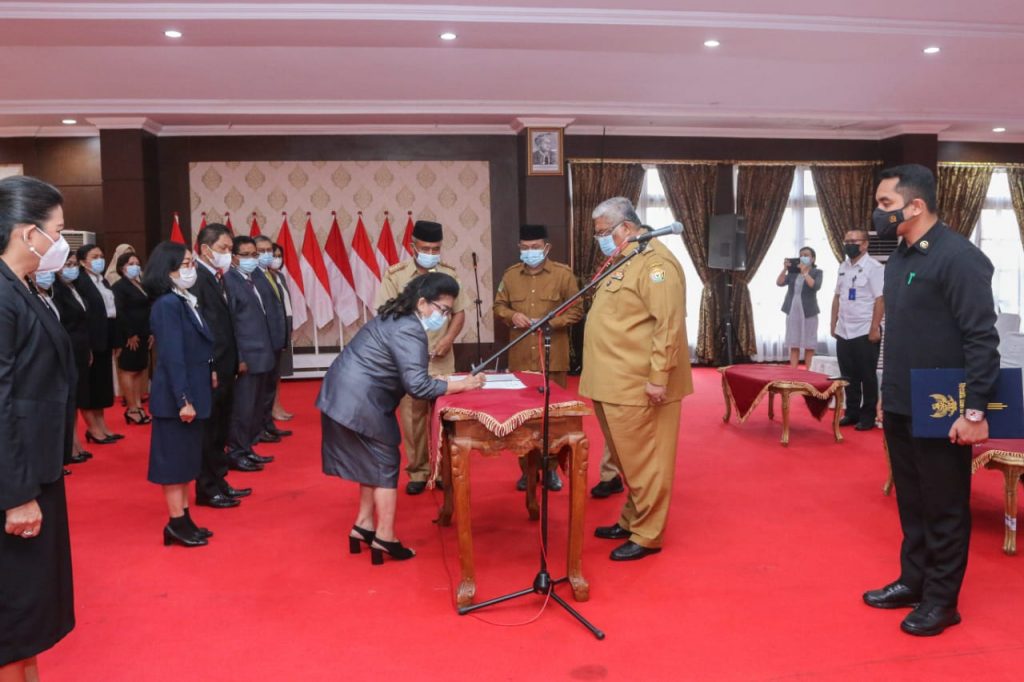 Gubernur Kukuhkan Pengurus Lembaga Pengembangan Pesparawi Sultra