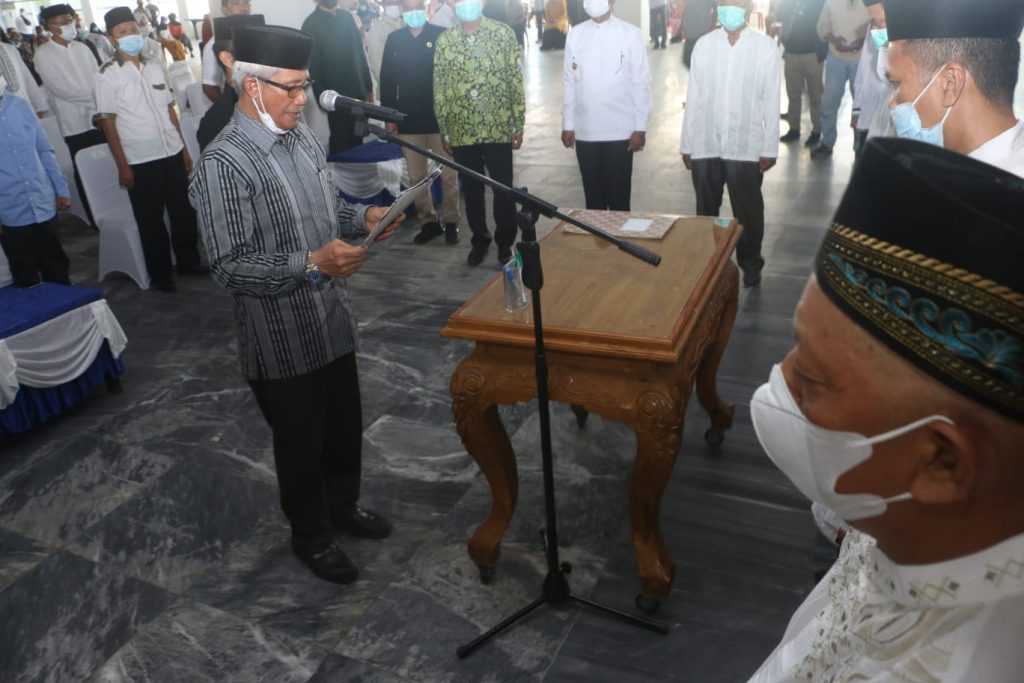 Safari Ramadhan Di Kolaka Utara, Wagub Sultra Lantik Pengurus Dewan Masjid Indonesia