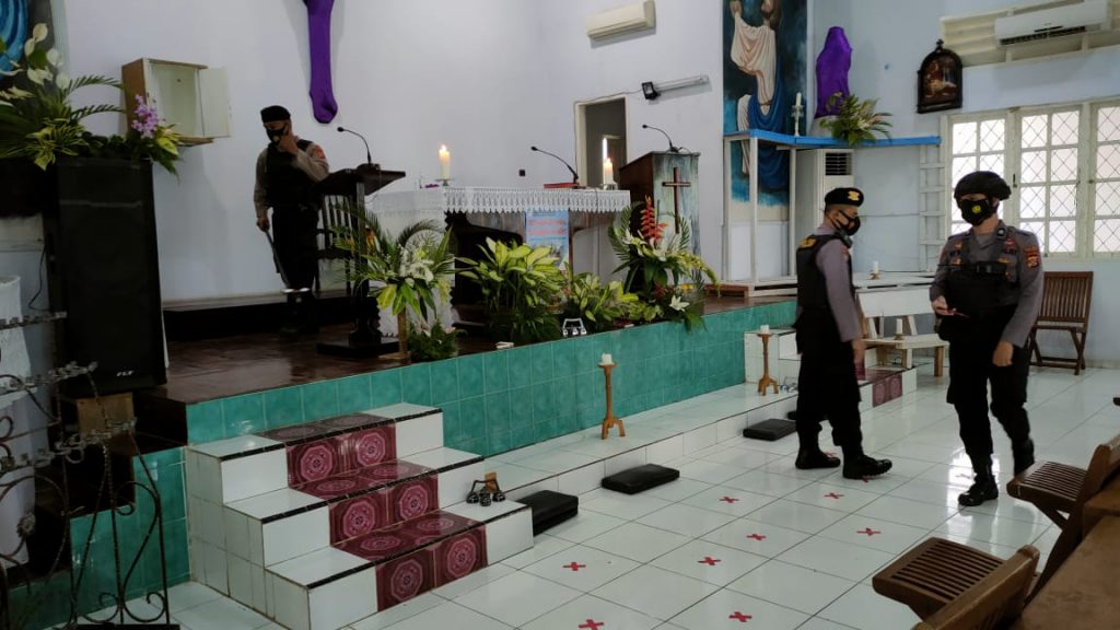 Perayaan Paskah, Polres Baubau Lakukan Sterilisasi Disejumlah Gereja