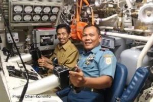 Gelar Upacara Tabur Bunga, AS Tamrin: KRI Nanggala 402 Punya Kenangan dan pernah Singgah Di Baubau Gelar Upacara Tabur Bunga, AS Tamrin: KRI Nanggala 402 Punya Kenangan dan pernah Singgah Di Baubau