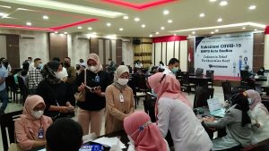 Ratusan Pegawai Bank Di Kota Baubau Melakukan Vaksinasi Covid 19