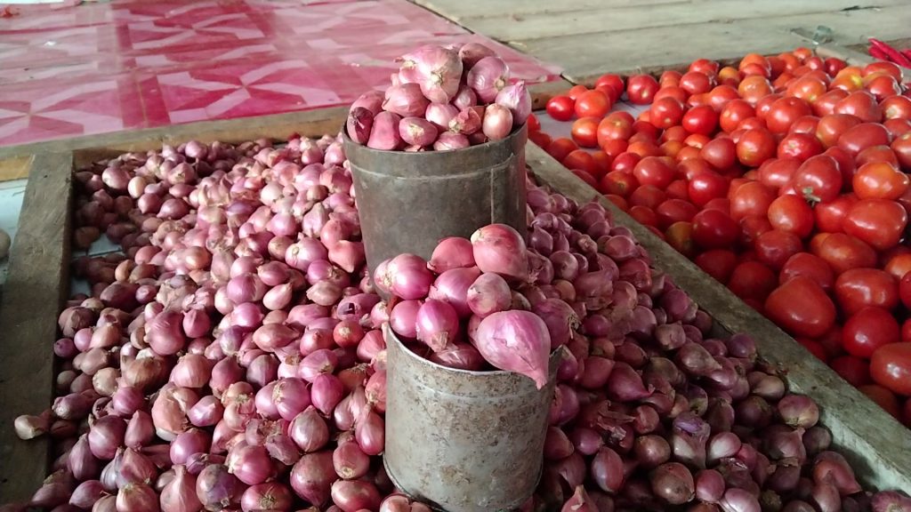 Jelang Ramadhan, Harga Bawang, Cabe, dan Telur Ayam Di Pasar Wameo Naik