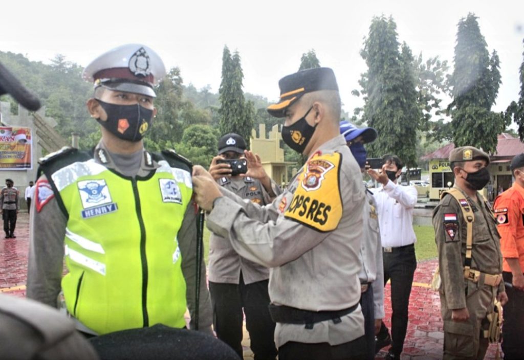 Meski Hujan, Kapolres Tetap Pimpin Apel Gelar Pasukan Operasi Ketupat Anoa 2021