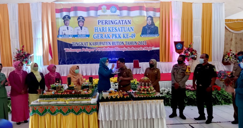 Bupati Buton Hadiri Peringatan HKG PKK Ke-49