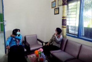 Pastikan Vaksin Aman, Kapolsek Kapontori Sambangi Puskesmas