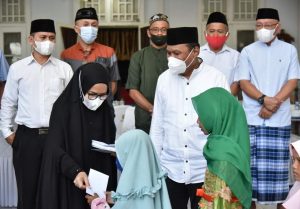 Buka Puasa Bersama, Wabup Buton Santuni 50 Anak Yatim