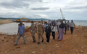 Bupati Tinjau Progres Pembangunan Pelabuhan Fery Kadatua