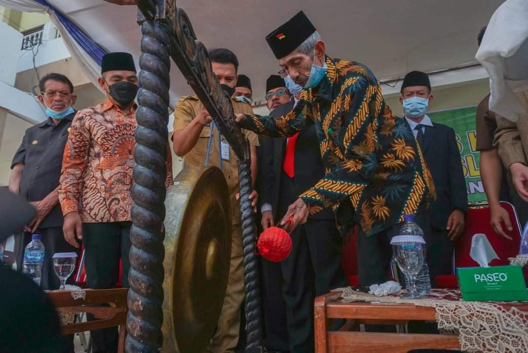 Hadiri Dies Natalis UMU Buton, AS Tamrin Paparkan Wawasan Kebangsaan