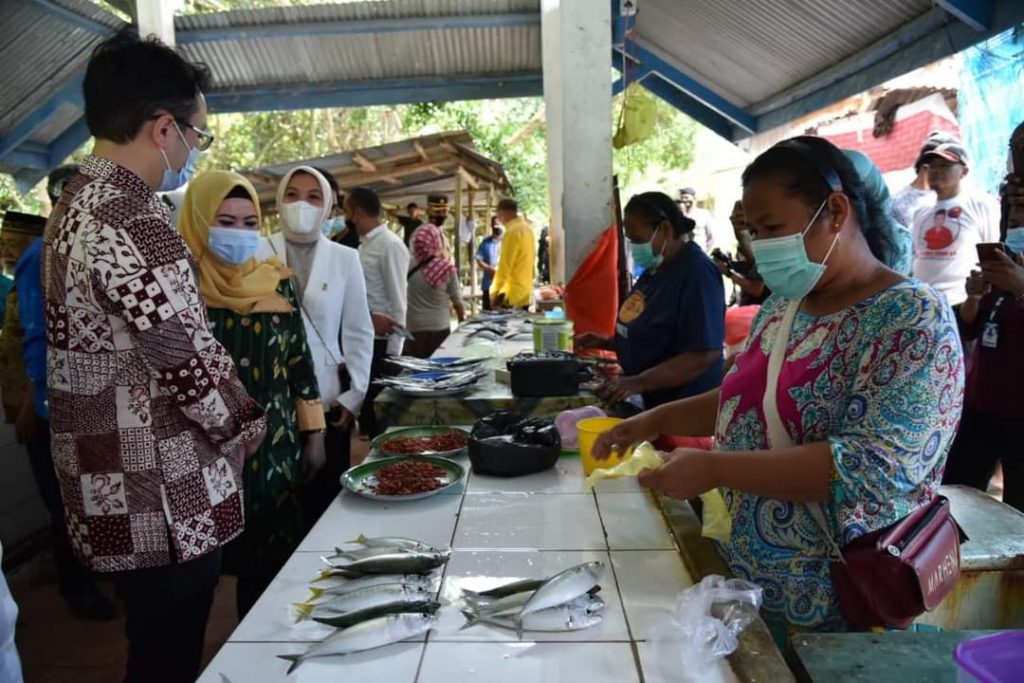 Kunker Hari Kedua, Wamendag Kunjungi Pasar di Buton