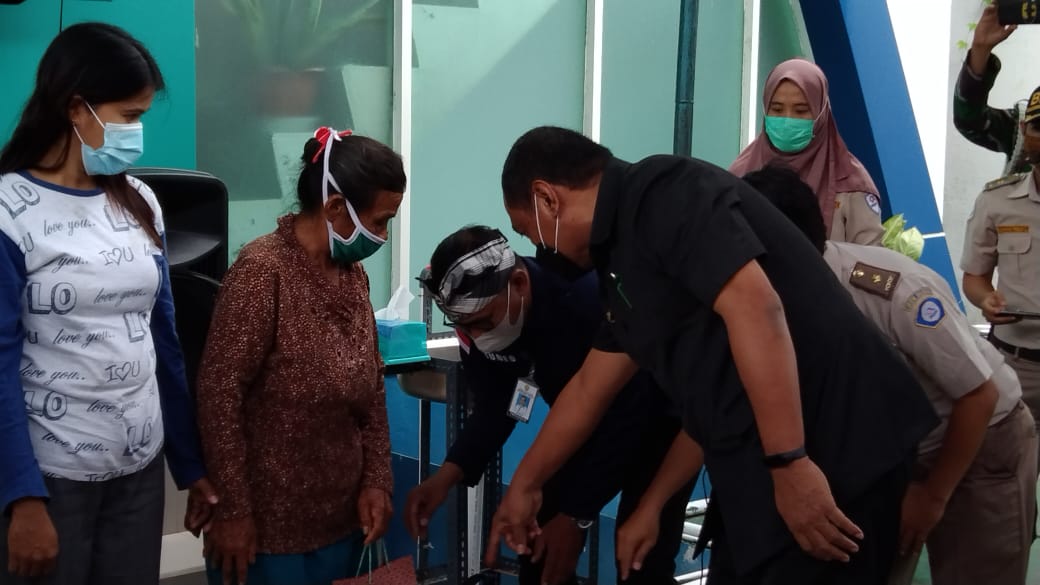 Badan Karantina Ikan Membagikan 1.100 Paket Ikan Segar ke Warga