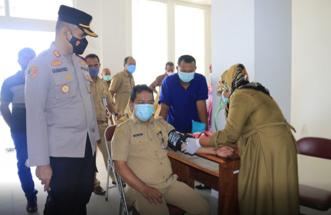 Kapolres Buton Apresiasi ASN yang Ikut Vaksinasi