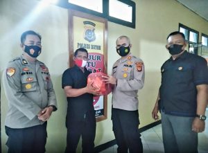 Kapolres Buton Kembali Salurkan Bantuan Pada Warga Terdampak Covid 19
