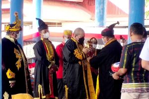 Kunker di Baubau, Ketua DPD RI Dan Delegasi Dapatkan Gelar Kehormatan Dari Kesultanan Buton