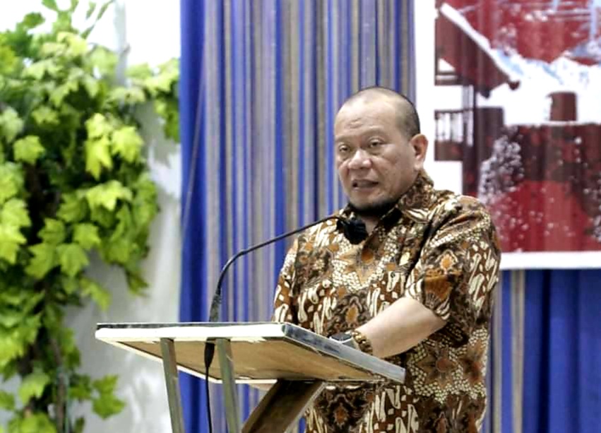 Ketua DPD RI Bicara Aspal Buton