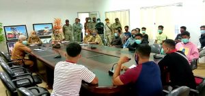 Diduga Tidak Profesional, Kades Holimombo Jaya di Demo