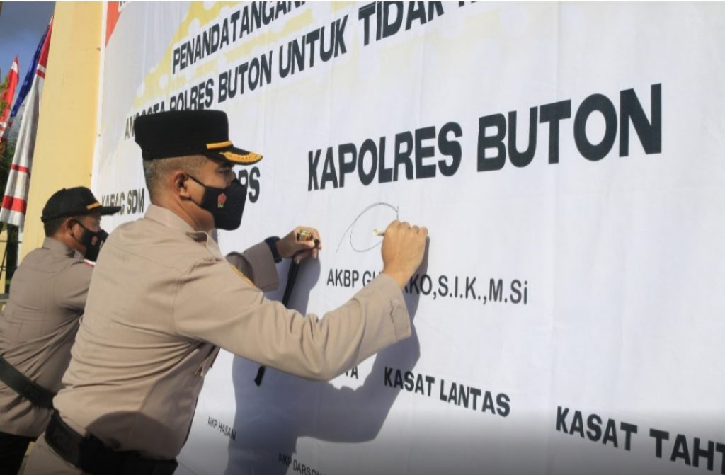 Polres Buton Gelar Penandatanganan Komitmen Anti Narkoba di Lingkungan Polri