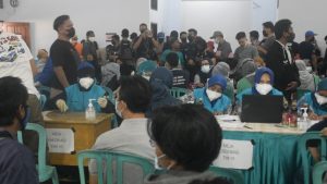 Ribuan Warga Antusias Mengikuti Vaksinasi di Polres Baubau